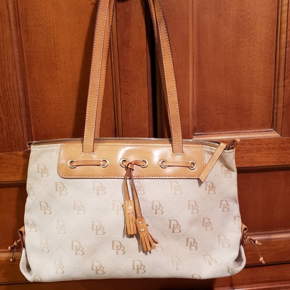 Dooney & Bourke